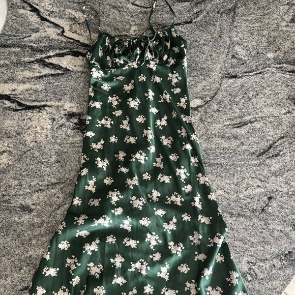 B. Darlin
Spaghetti Strap Ditsy Floral Printed Satin Midi Dress - Picture 4 of 4